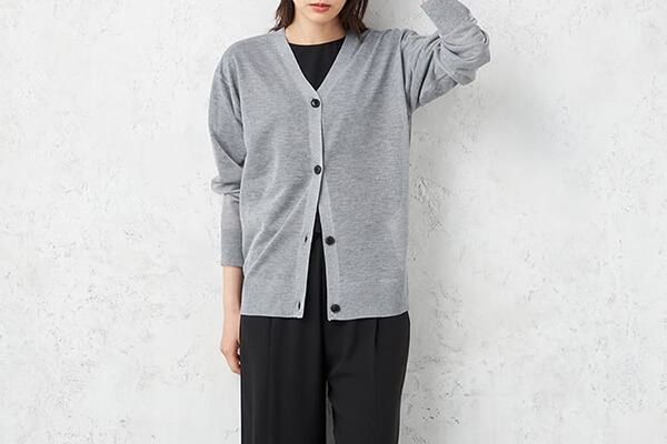 薄手のシアーカーディガンを使ったレディースコーデ