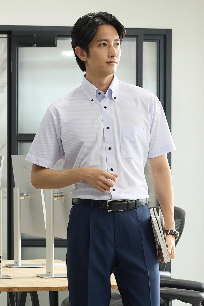 アイシャツ着用男性